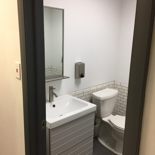 More Photos Of 410 Elgin Ave, Forest Park Office For Lease