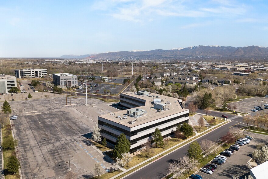More Photos Of 860 W LeVoy Dr, Taylorsville Office For Lease