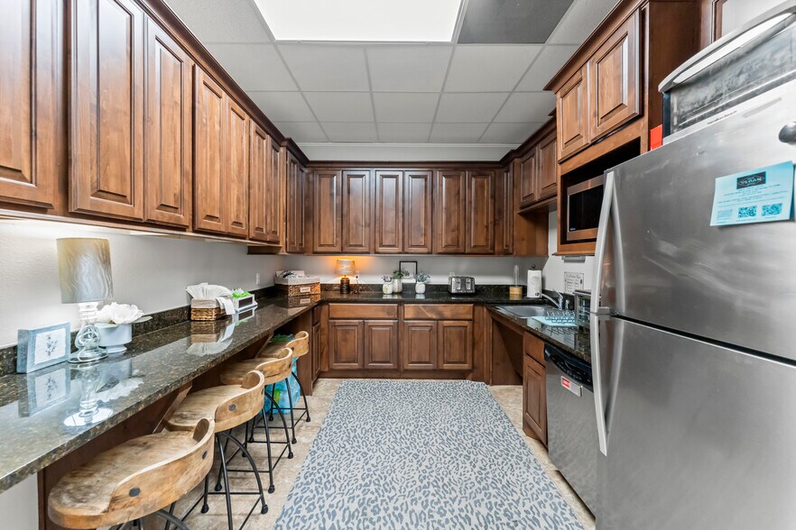 More Photos Of 26203 Oak Ridge Dr, Spring Office For Sale