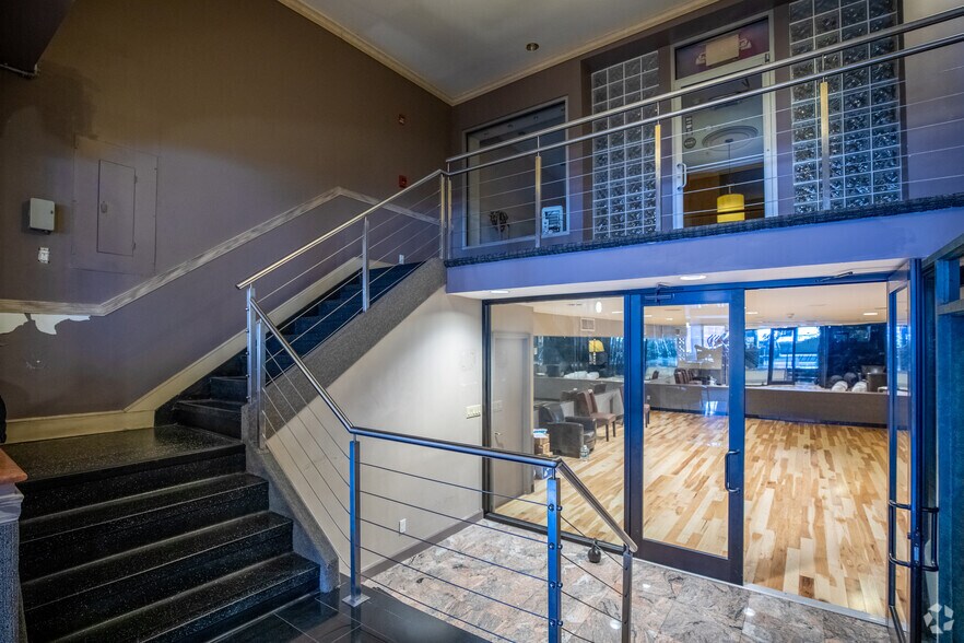 More Photos Of 31-09 Broadway, Astoria Storefront Retail Office For Lease