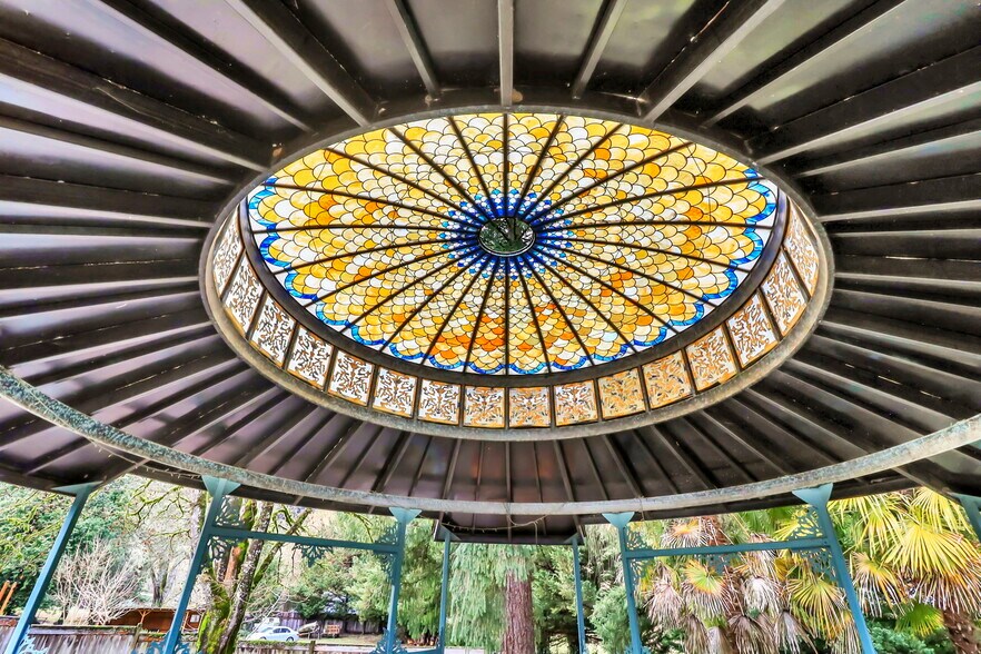 More Photos Of 42837 McKenzie Hwy, Leaburg Freestanding For Sale