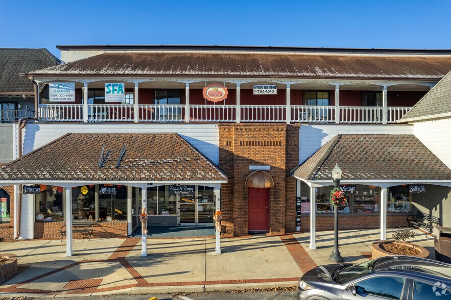 More Photos Of 1423 Washington St, Clarkesville Storefront Retail Office For Lease