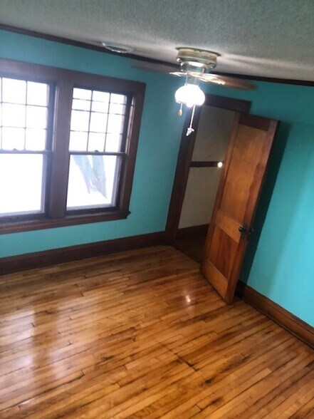 More Photos Of 6368 Elm St, North Branch Office For Sale