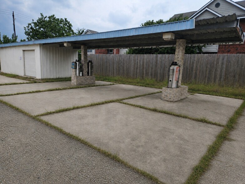 More Photos Of 9901 W Fairmont Pky, La Porte Service Station For Sale