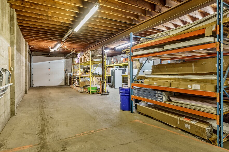 More Photos Of 415 N 3rd St, Rockford Light Distribution For Lease