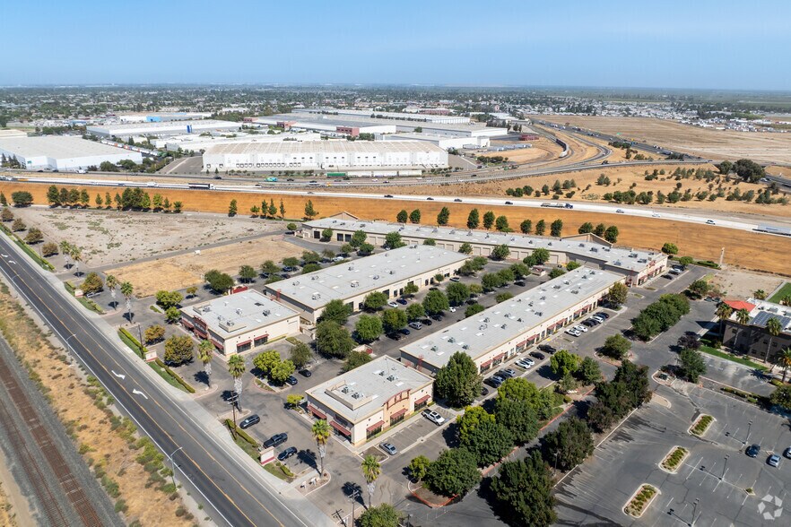 More Photos Of 1475 Moffat Blvd, Manteca Warehouse For Sale