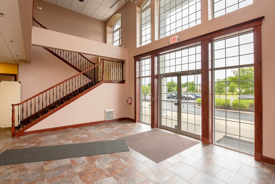 More Photos Of 387 Golfview Ln, Highland Heights Office For Lease