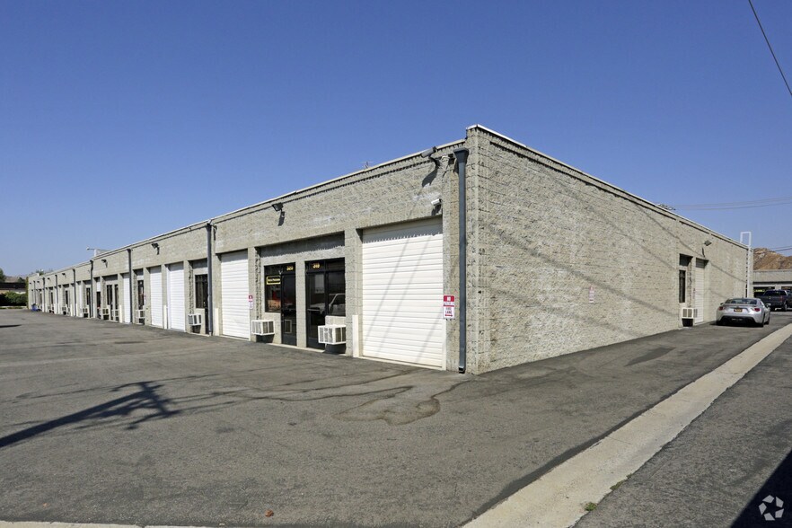 More Photos Of 28130 Avenue Crocker, Valencia Service For Lease