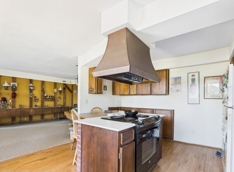 More Photos Of 6640 State Route 5 and 20, Bloomfield Manufacturing For Sale