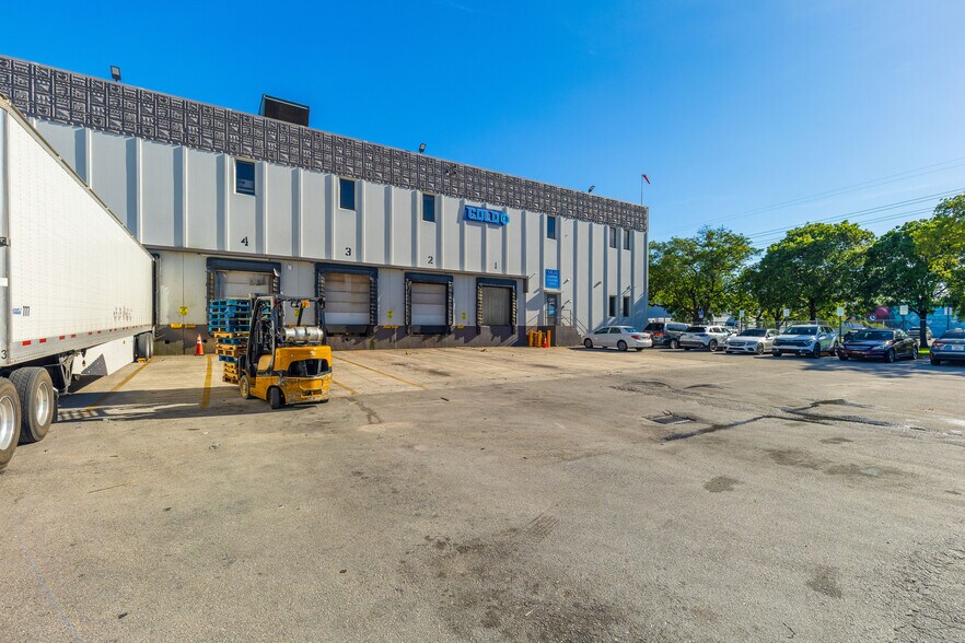 More Photos Of 1301 NW 89th Ct, Doral Warehouse For Lease