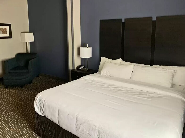 More Photos Of 129 Brickerton St, Columbus Hotel For Sale