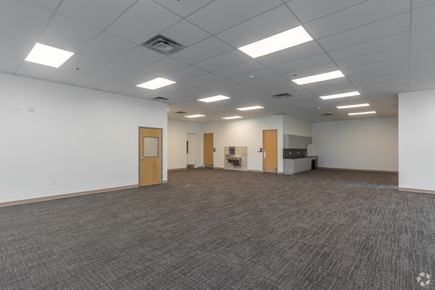 More Photos Of 210 Sunridge Blvd, Wilmer Distribution For Lease