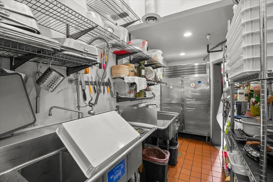 More Photos Of 168 W 25th Ave, San Mateo Storefront For Sale