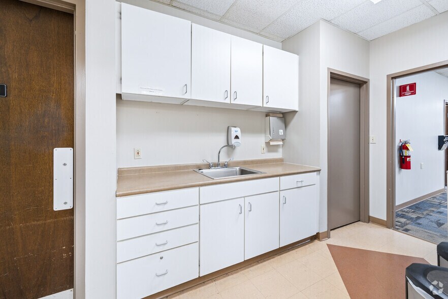 More Photos Of 2709 McGraw Dr, Bloomington Office Residential For Sale