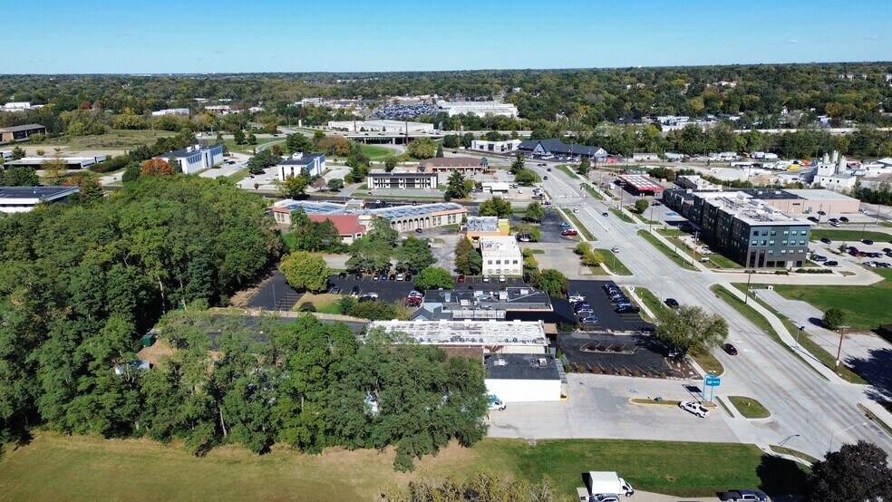 More Photos Of 1220 8th St, West Des Moines Freestanding For Sale