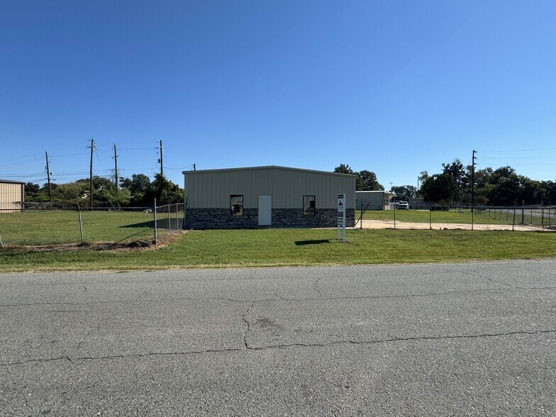 More Photos Of 1313 Driftwood Dr, Bossier City Office For Lease