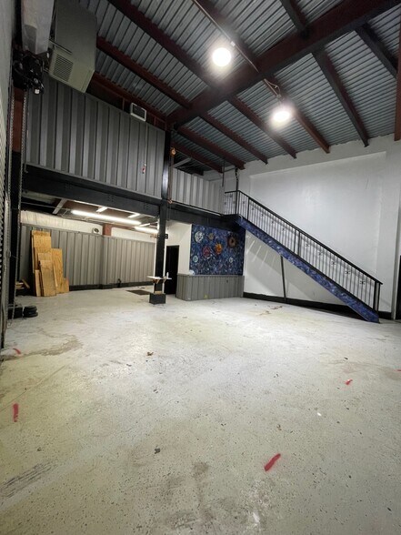 More Photos Of 147 Wayne St, Staten Island Warehouse For Lease