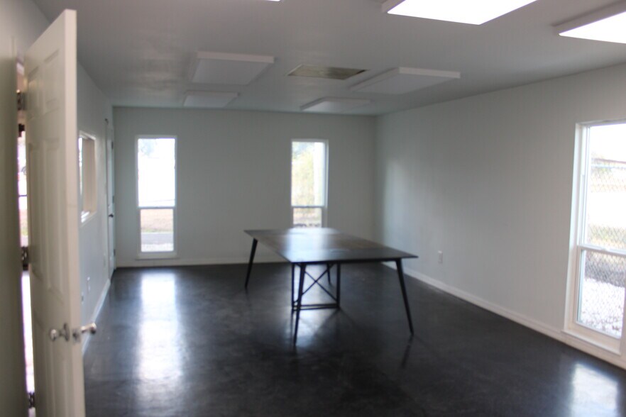 More Photos Of 6330 N 118th Ave, Largo Manufacturing For Lease