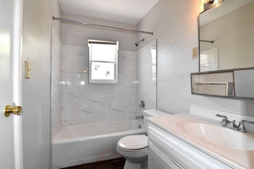 More Photos Of 4728 Southern Pky, Louisville Apartments For Sale