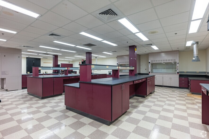 More Photos Of 71 Frankland Rd, Hopkinton Manufacturing For Lease