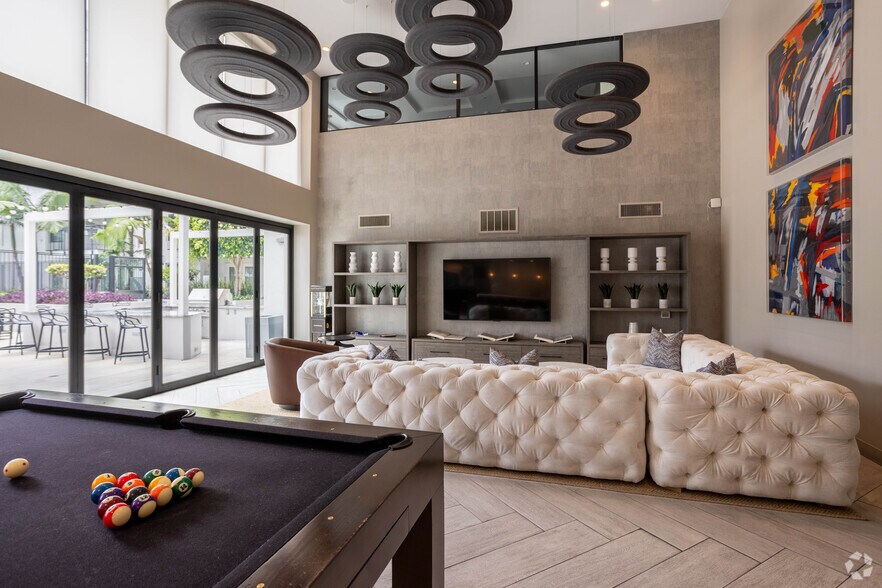 More Photos Of 687 S Hobart Blvd, Los Angeles Apartments For Lease