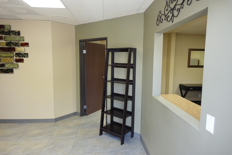 More Photos Of 8607 N 59th Ave, Glendale Office For Lease