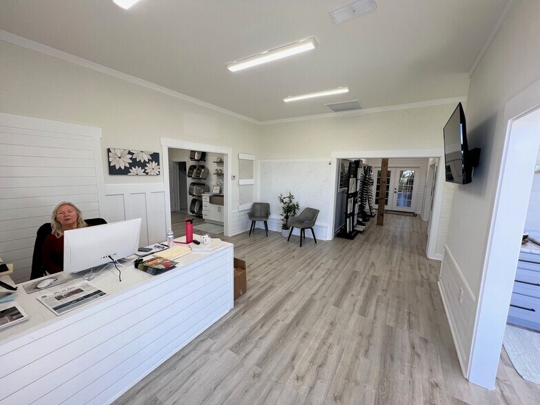 More Photos Of 19806 Panama City Beach Pky, Panama City Beach Showroom For Lease