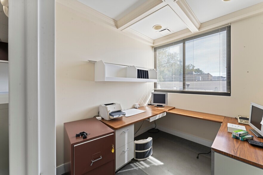 More Photos Of 23 Ryan St, Stamford Flex For Sale