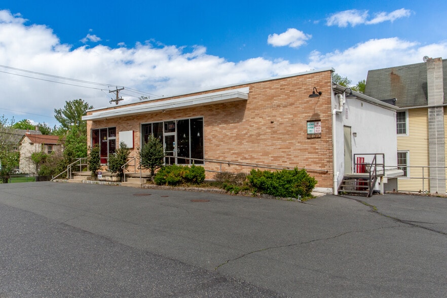 More Photos Of 720 Easton Rd, Riegelsville Freestanding For Lease