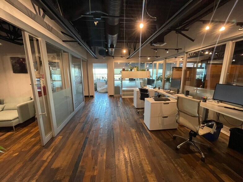 More Photos Of 9050 22 Av SW, Edmonton Showroom For Sale