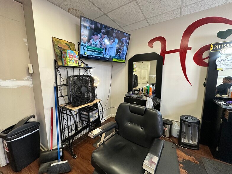 More Photos Of 118 S Main St, Greensboro Restaurant For Sale