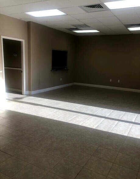 More Photos Of 15437 S US Highway 441, Summerfield Medical For Lease