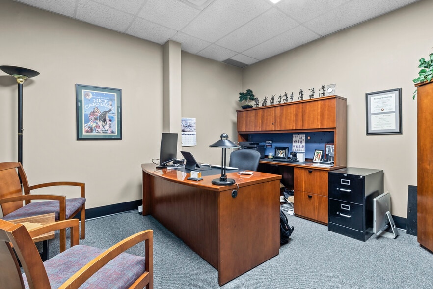 More Photos Of 8004-8008 Castleway Dr, Indianapolis Flex For Sale