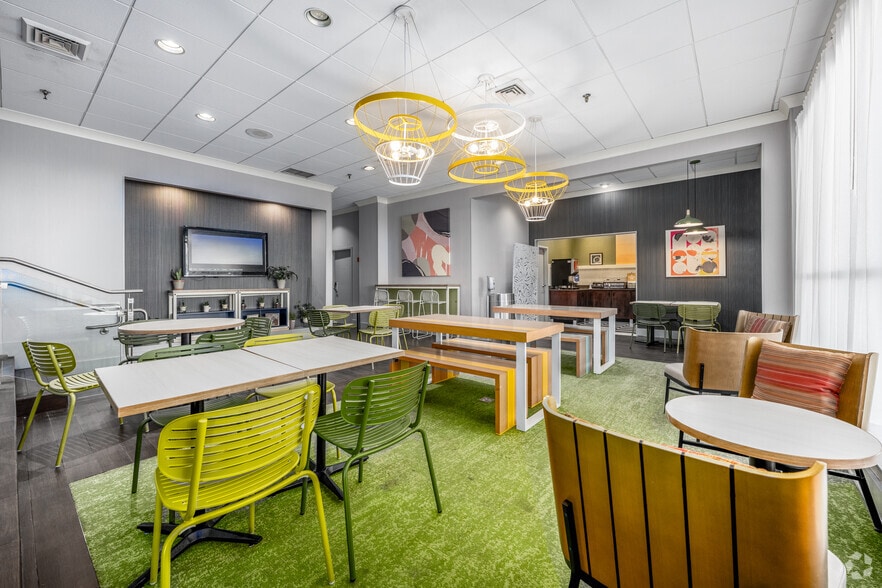 More Photos Of 6617 Ritchie Hwy, Glen Burnie Hotel For Sale