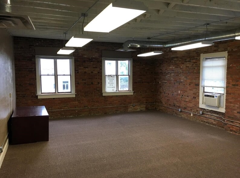 More Photos Of 13 E Lincolnway, Valparaiso Office For Sale