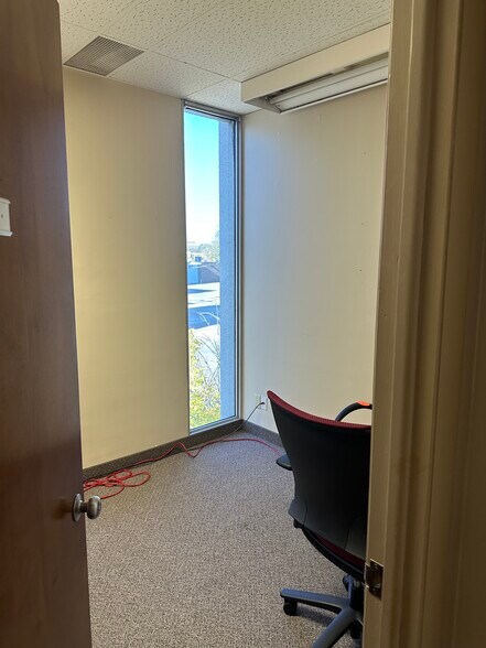 More Photos Of 606 Fayette St, Peoria Office For Sale