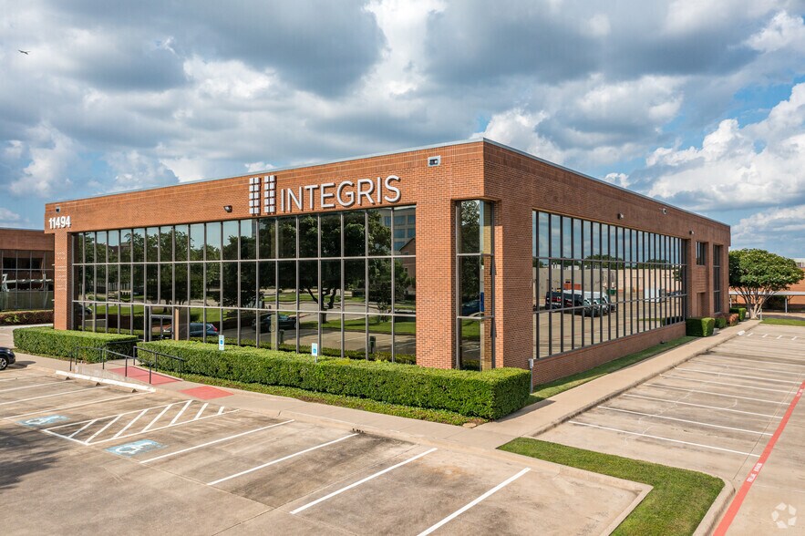 More Photos Of 11498 Luna Rd, Farmers Branch Unknown For Lease
