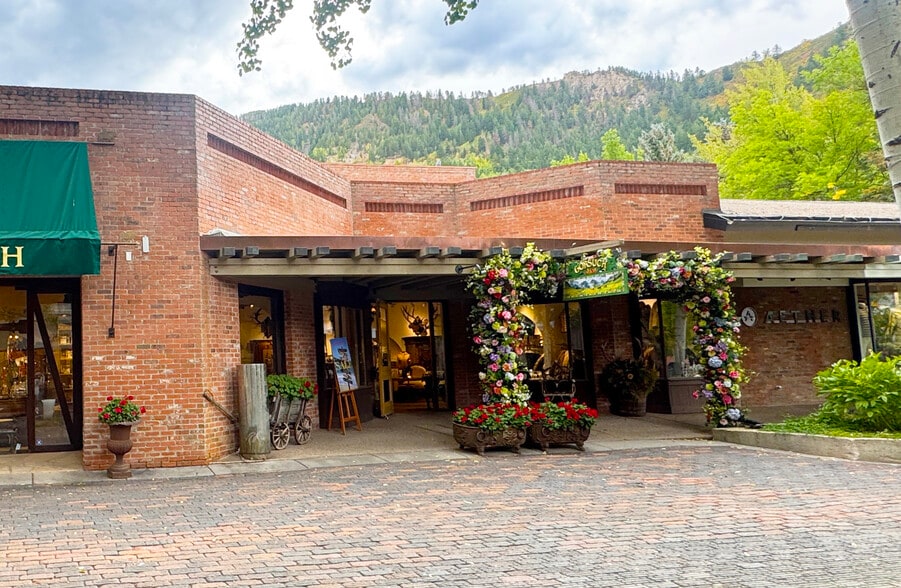 Primary Photo Of 419 E Cooper Ave, Aspen General Retail For Lease