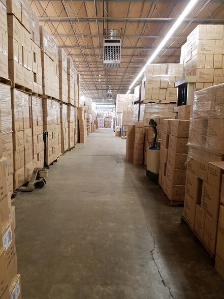 More Photos Of 216-218 Sherwood Ave, Farmingdale Warehouse For Lease