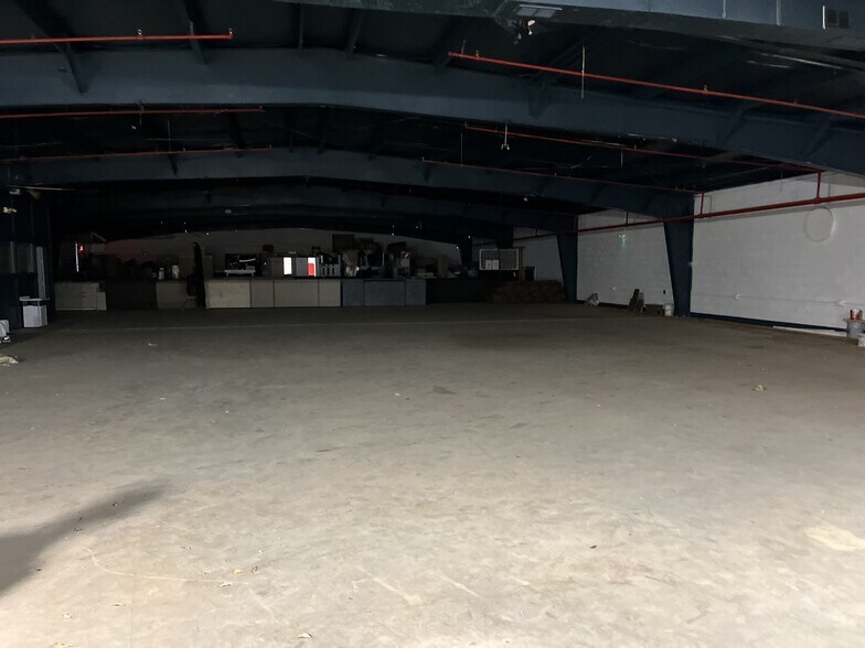 More Photos Of 876 W Main St, Spartanburg Service For Sale