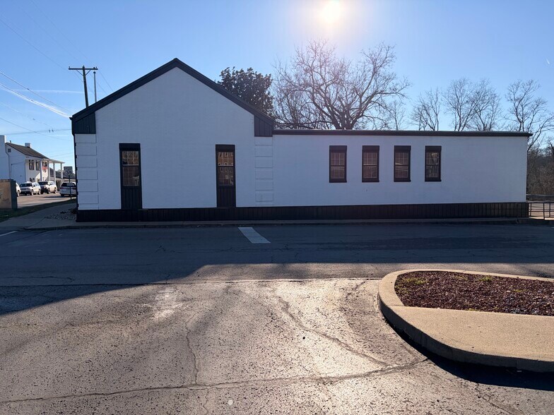 More Photos Of 201 S Main St, Greensburg Post Office For Sale