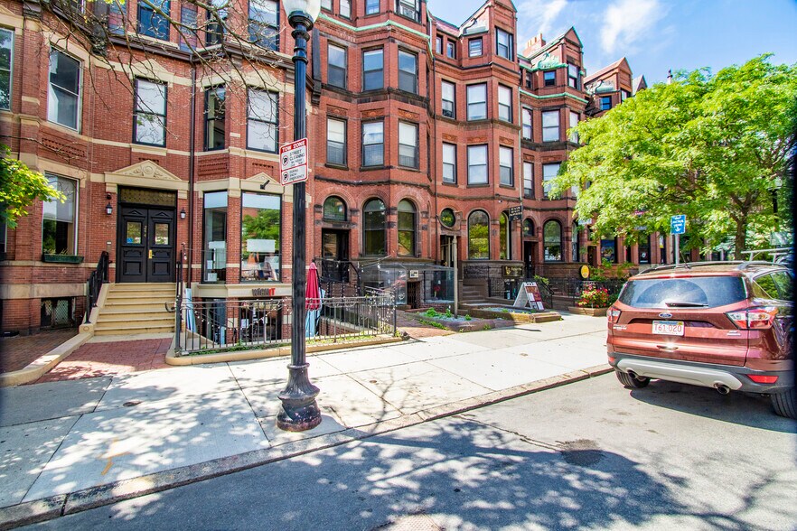 More Photos Of 246 Newbury St, Boston Apartments For Lease