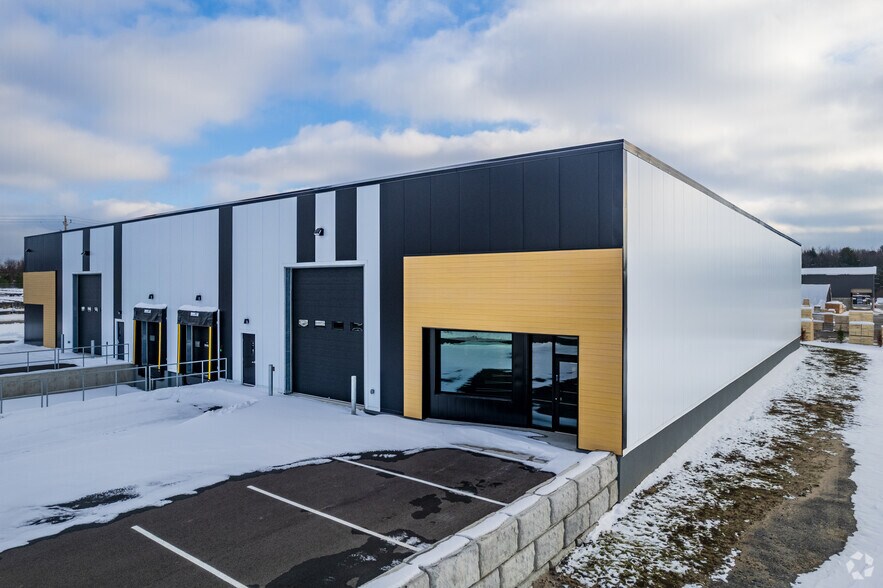 Primary Photo Of 210 Rue Bonin, Acton Vale Service For Lease