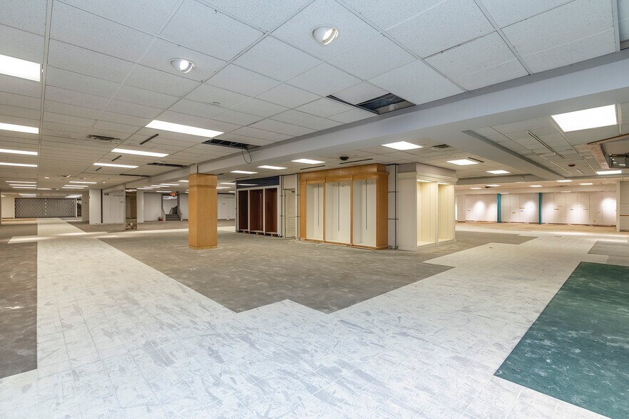 More Photos Of 600-660 W Saint Germain St, Saint Cloud Freestanding For Sale