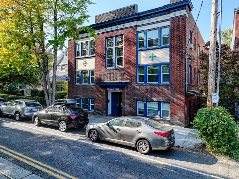 More Photos Of 2051 NW Lovejoy St, Portland Apartments For Sale