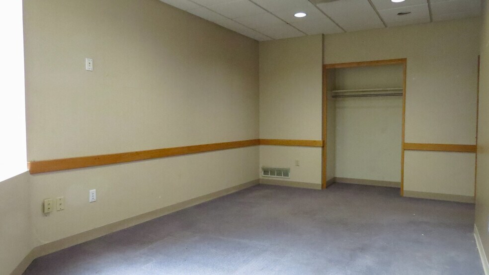 More Photos Of 215 Fisherville Rd, Concord General Retail For Lease