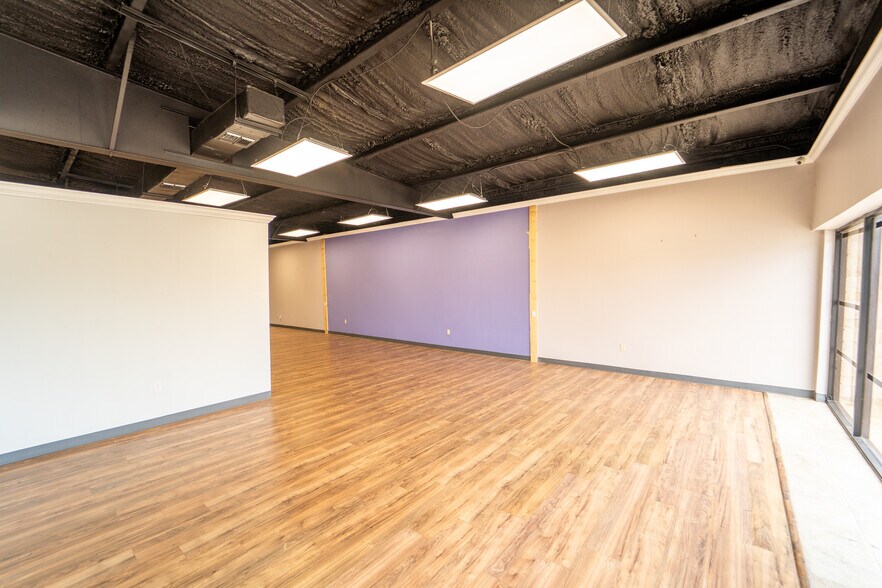 More Photos Of 6602 N Navarro St, Victoria General Retail For Sale