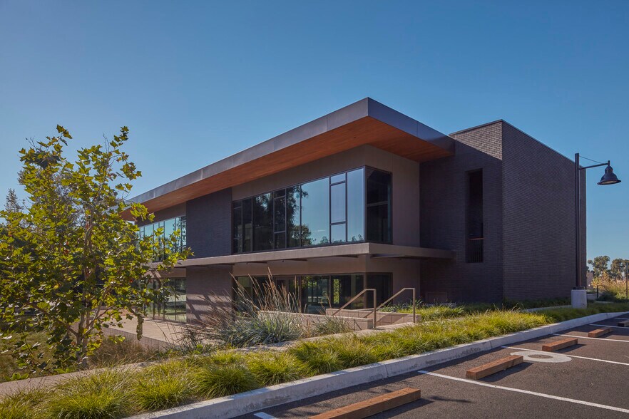 More Photos Of 23465 Civic Center Way, Malibu Unknown For Lease