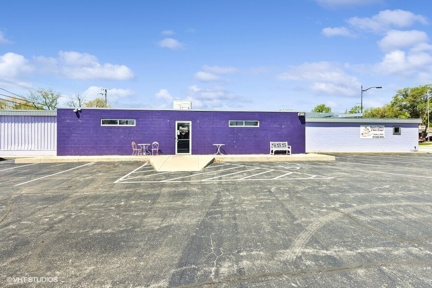 Primary Photo Of 800 W Broadway St, Bradley General Retail For Sale