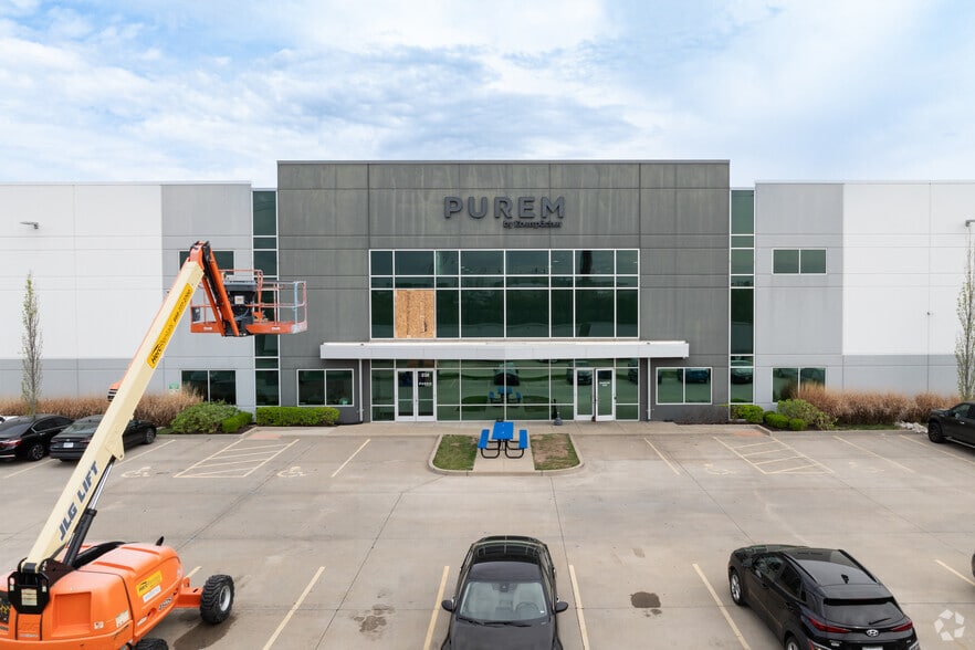 More Photos Of 242 Carondelet Commons Blvd, Saint Louis Warehouse For Lease
